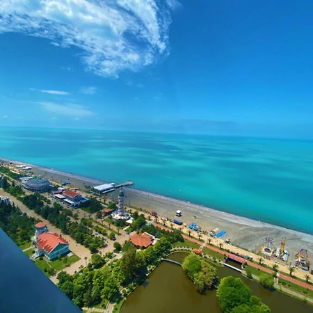 Relax And Unwind Premier Sea View Aparthotel In Батуми Екстериор снимка