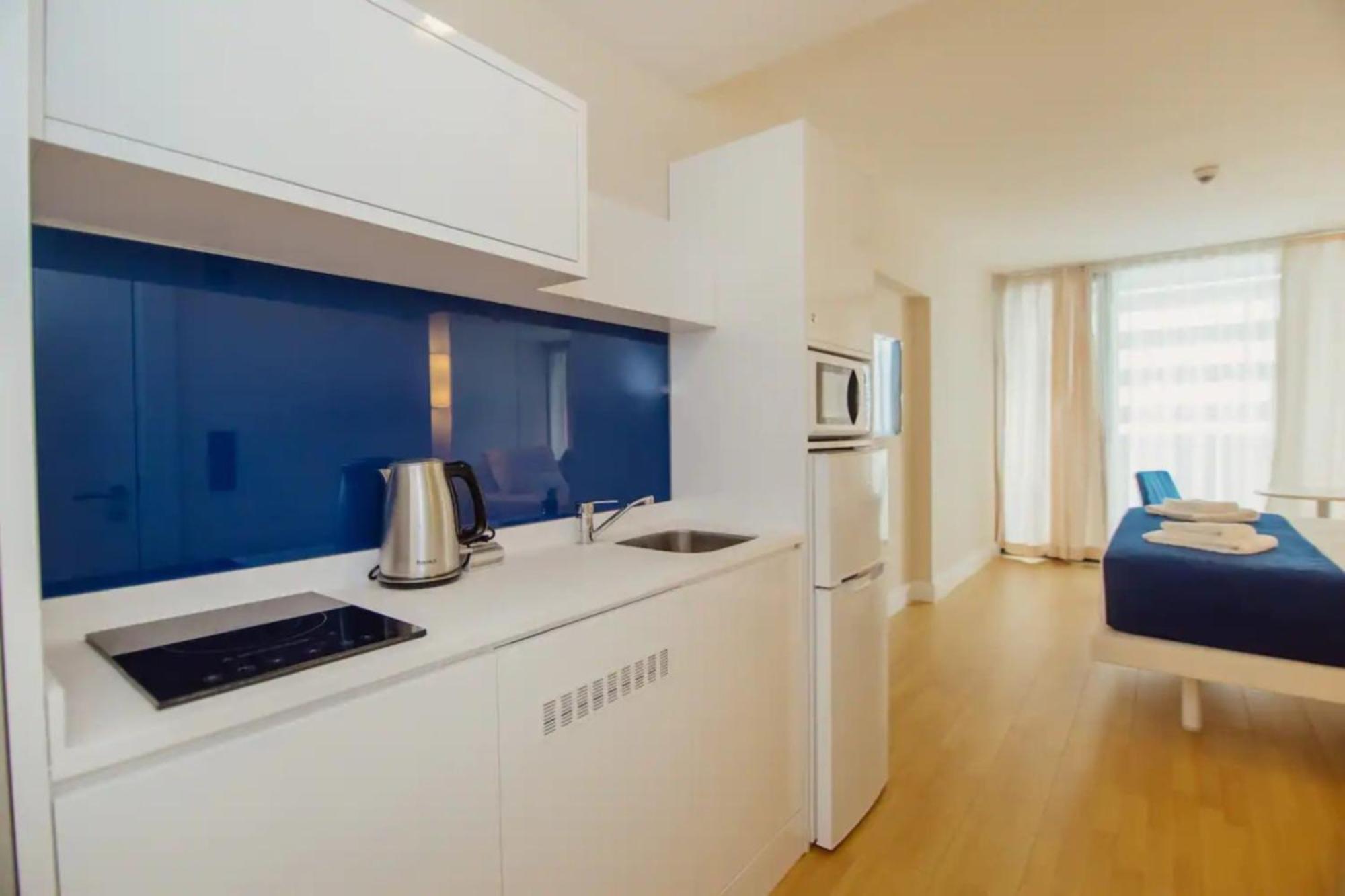 Relax And Unwind Premier Sea View Aparthotel In Батуми Екстериор снимка