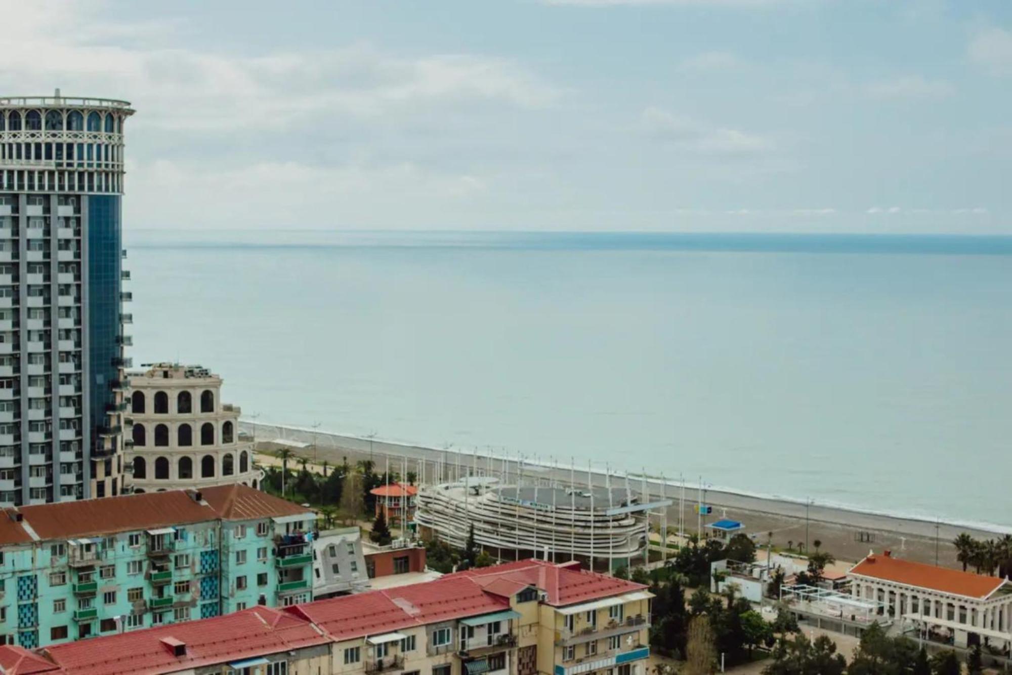 Relax And Unwind Premier Sea View Aparthotel In Батуми Екстериор снимка