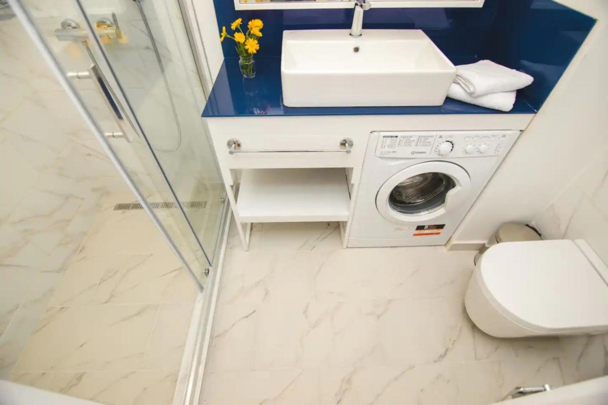 Relax And Unwind Premier Sea View Aparthotel In Батуми Екстериор снимка