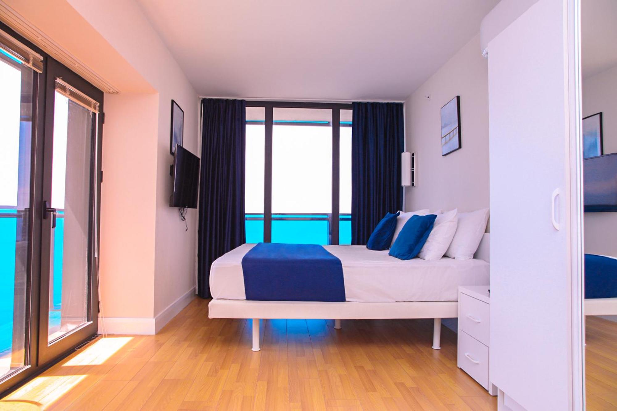 Relax And Unwind Premier Sea View Aparthotel In Батуми Екстериор снимка