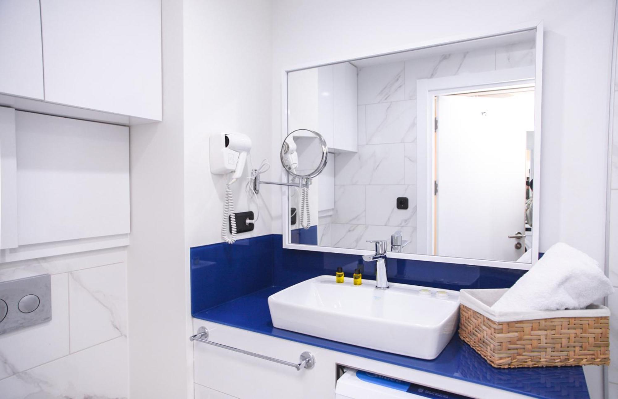 Relax And Unwind Premier Sea View Aparthotel In Батуми Екстериор снимка