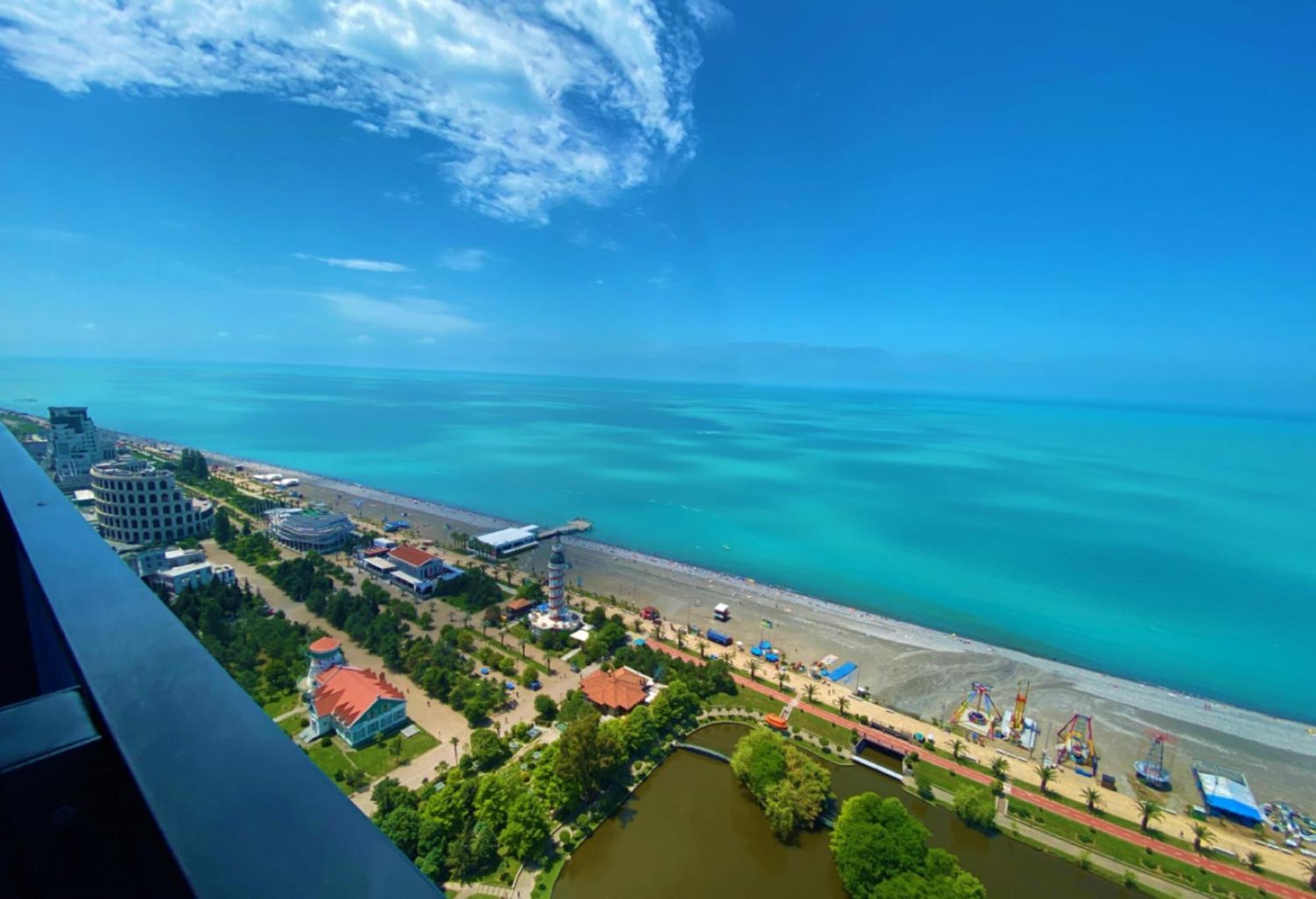 Relax And Unwind Premier Sea View Aparthotel In Батуми Екстериор снимка