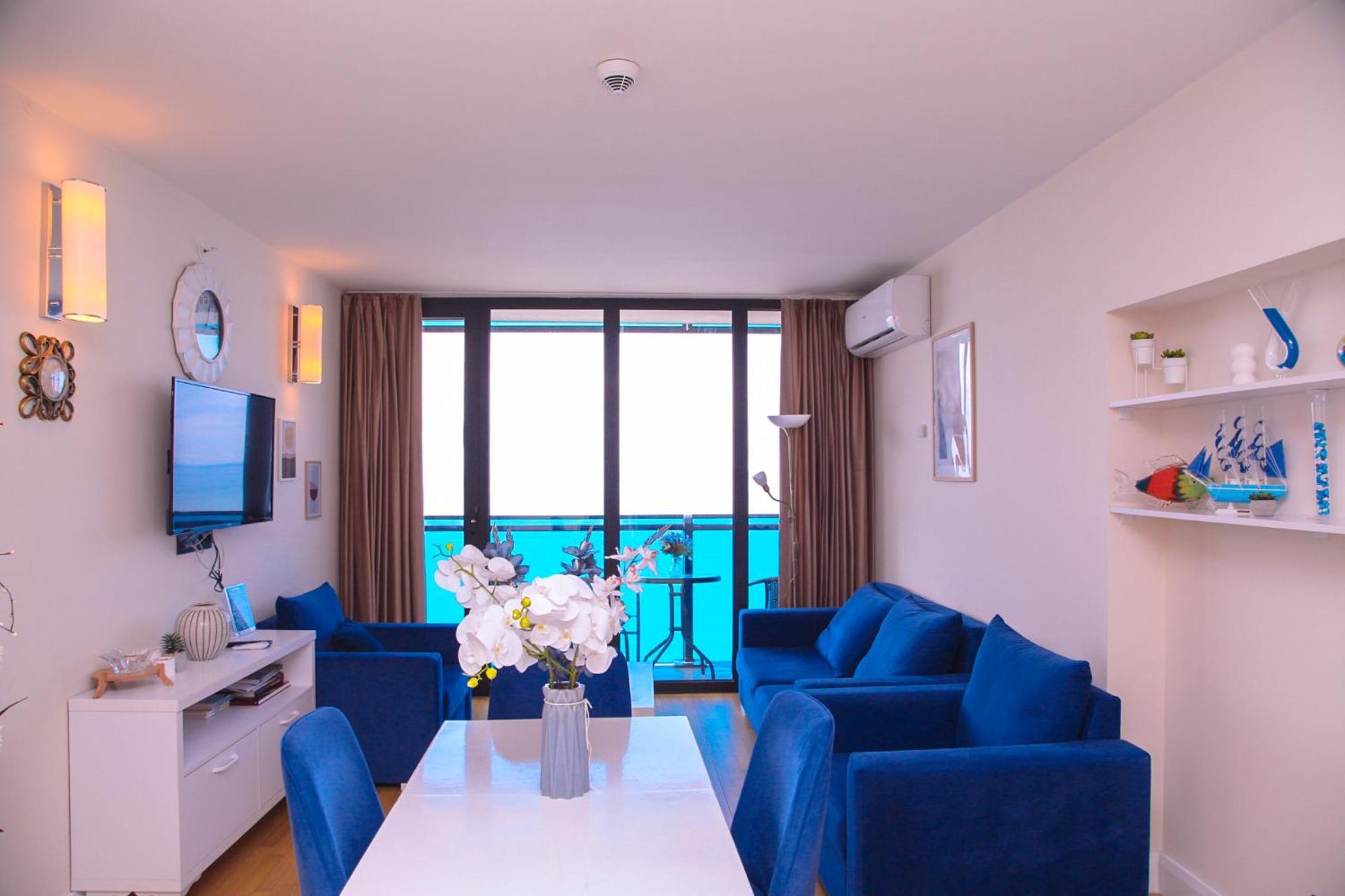 Relax And Unwind Premier Sea View Aparthotel In Батуми Екстериор снимка