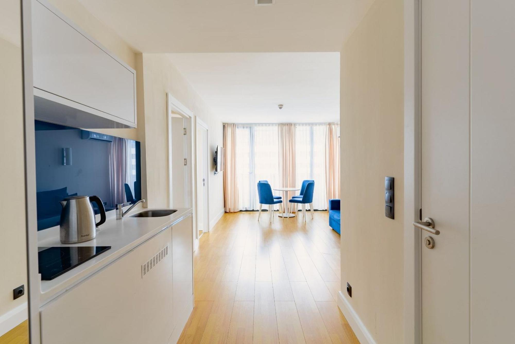 Relax And Unwind Premier Sea View Aparthotel In Батуми Екстериор снимка