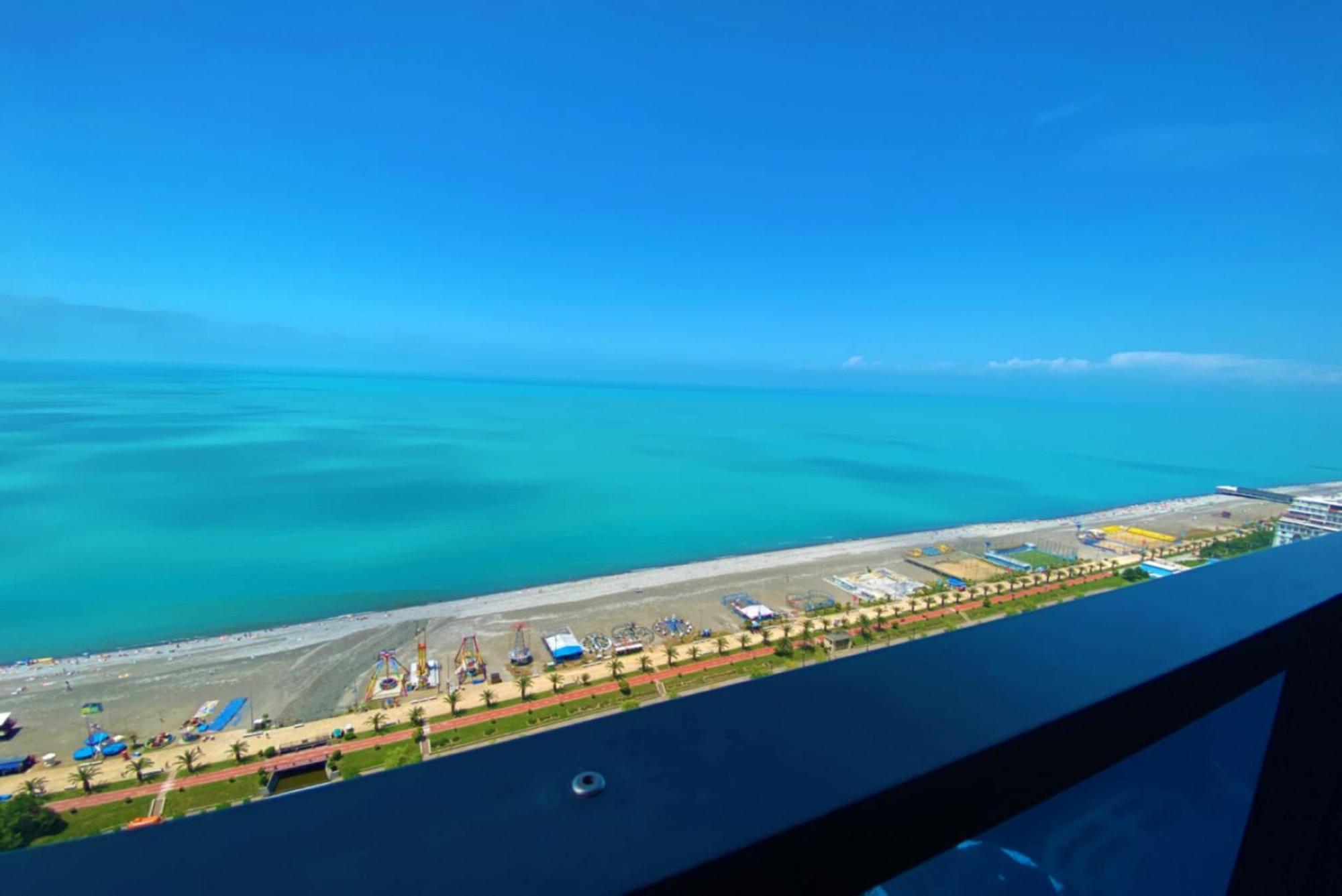 Relax And Unwind Premier Sea View Aparthotel In Батуми Екстериор снимка