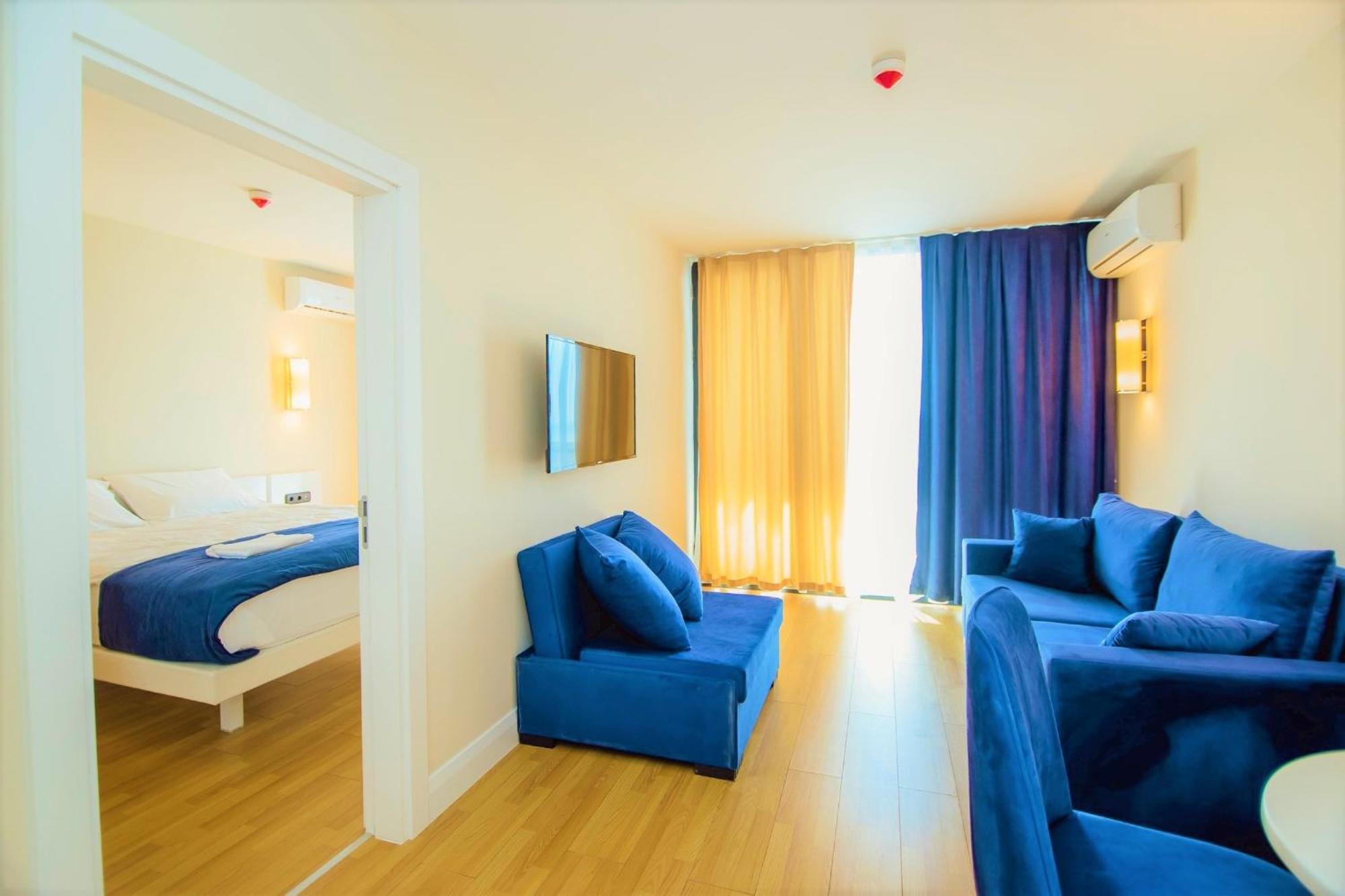 Relax And Unwind Premier Sea View Aparthotel In Батуми Екстериор снимка