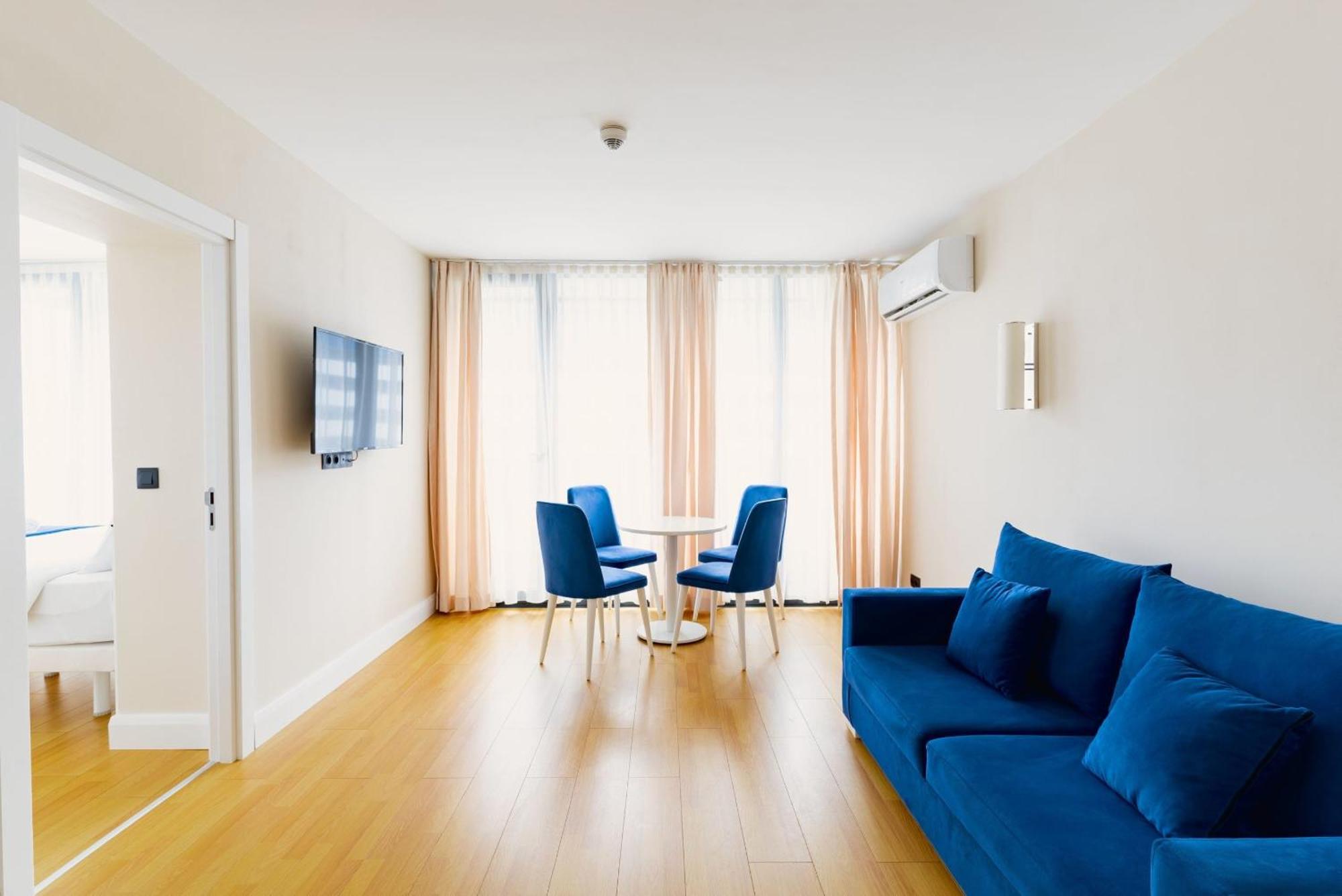 Relax And Unwind Premier Sea View Aparthotel In Батуми Екстериор снимка