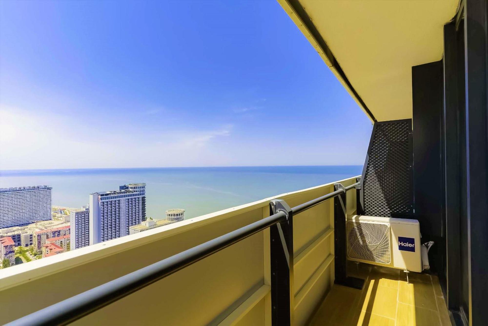 Relax And Unwind Premier Sea View Aparthotel In Батуми Екстериор снимка