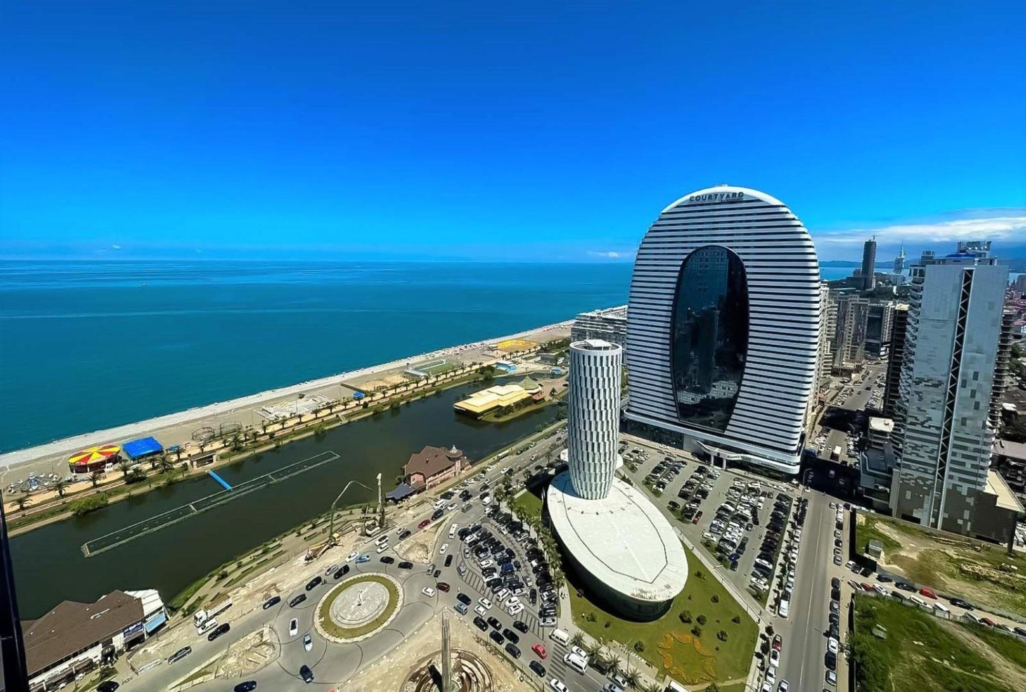 Relax And Unwind Premier Sea View Aparthotel In Батуми Екстериор снимка