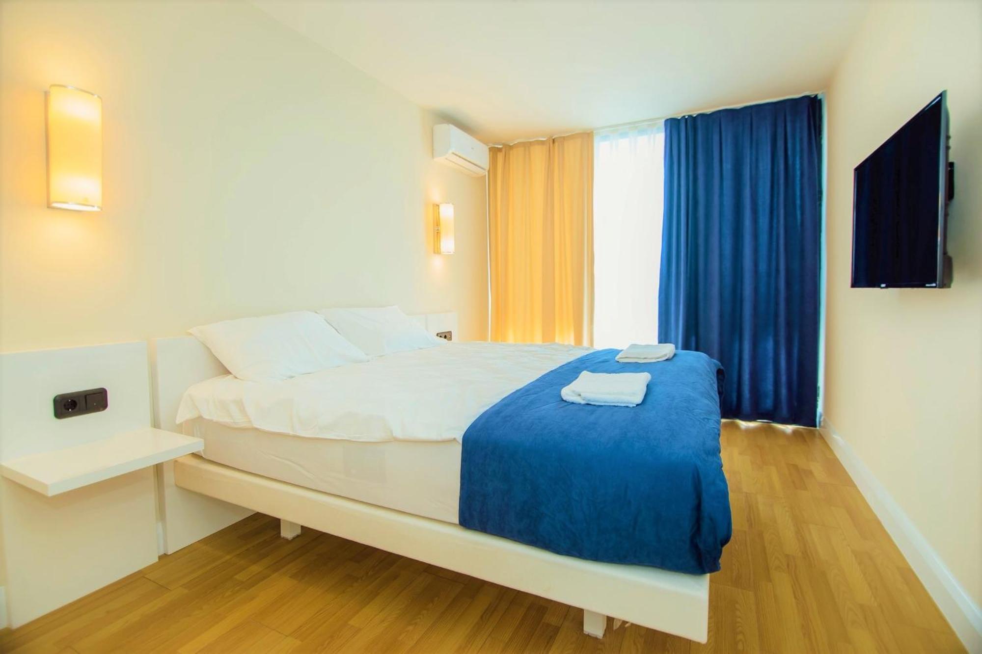 Relax And Unwind Premier Sea View Aparthotel In Батуми Екстериор снимка
