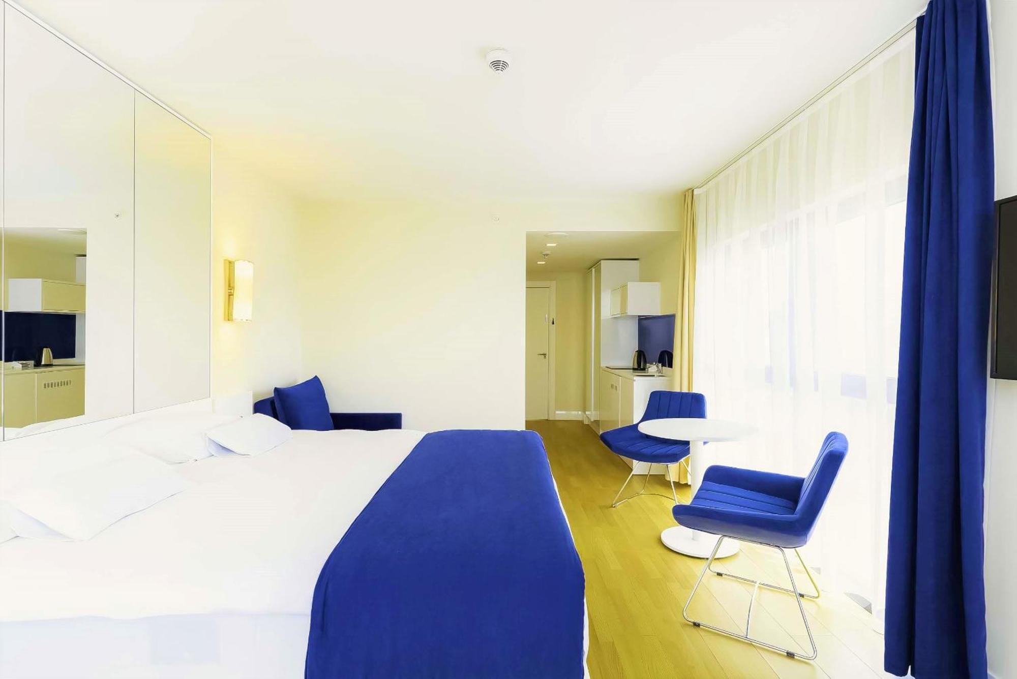 Relax And Unwind Premier Sea View Aparthotel In Батуми Екстериор снимка