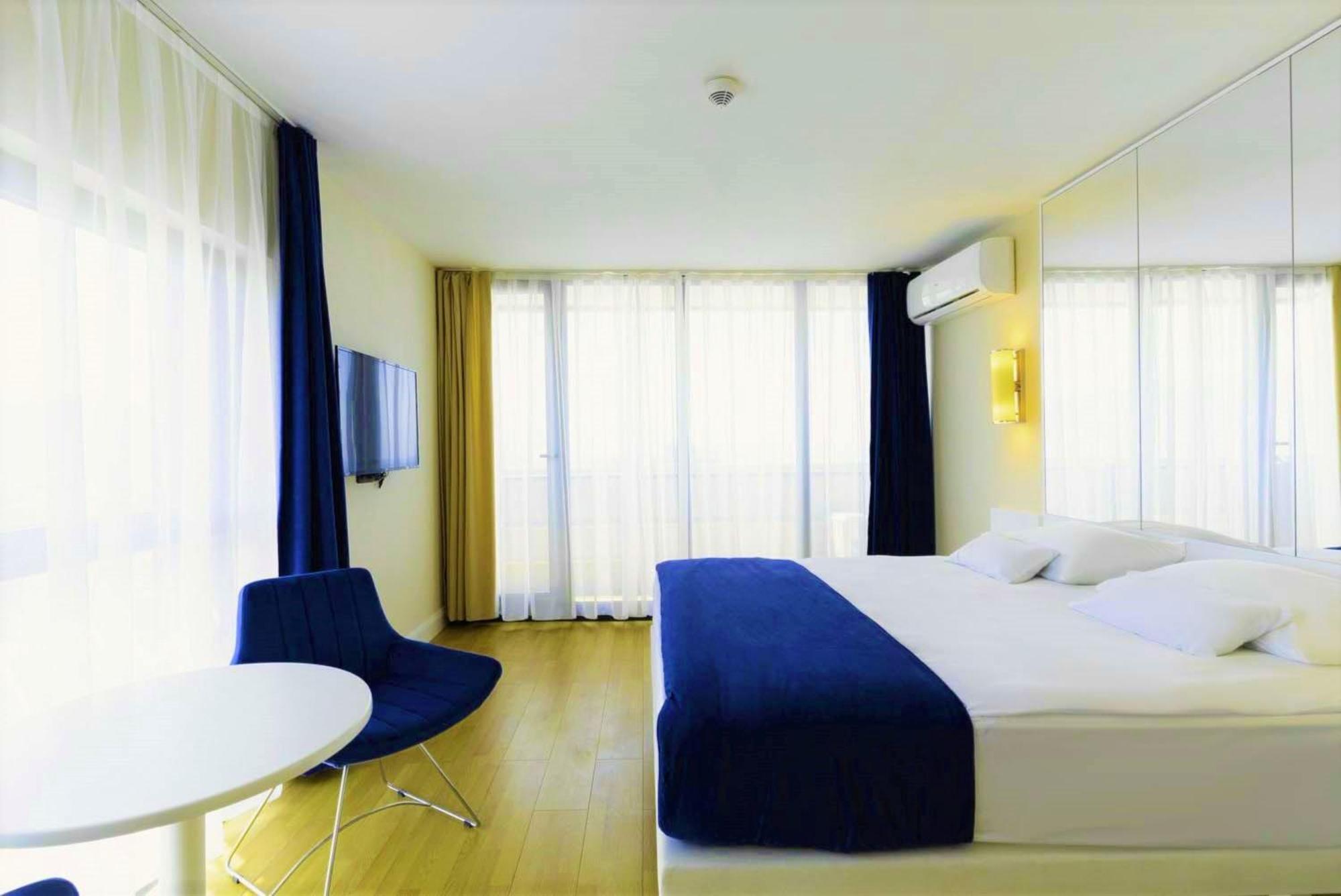 Relax And Unwind Premier Sea View Aparthotel In Батуми Екстериор снимка
