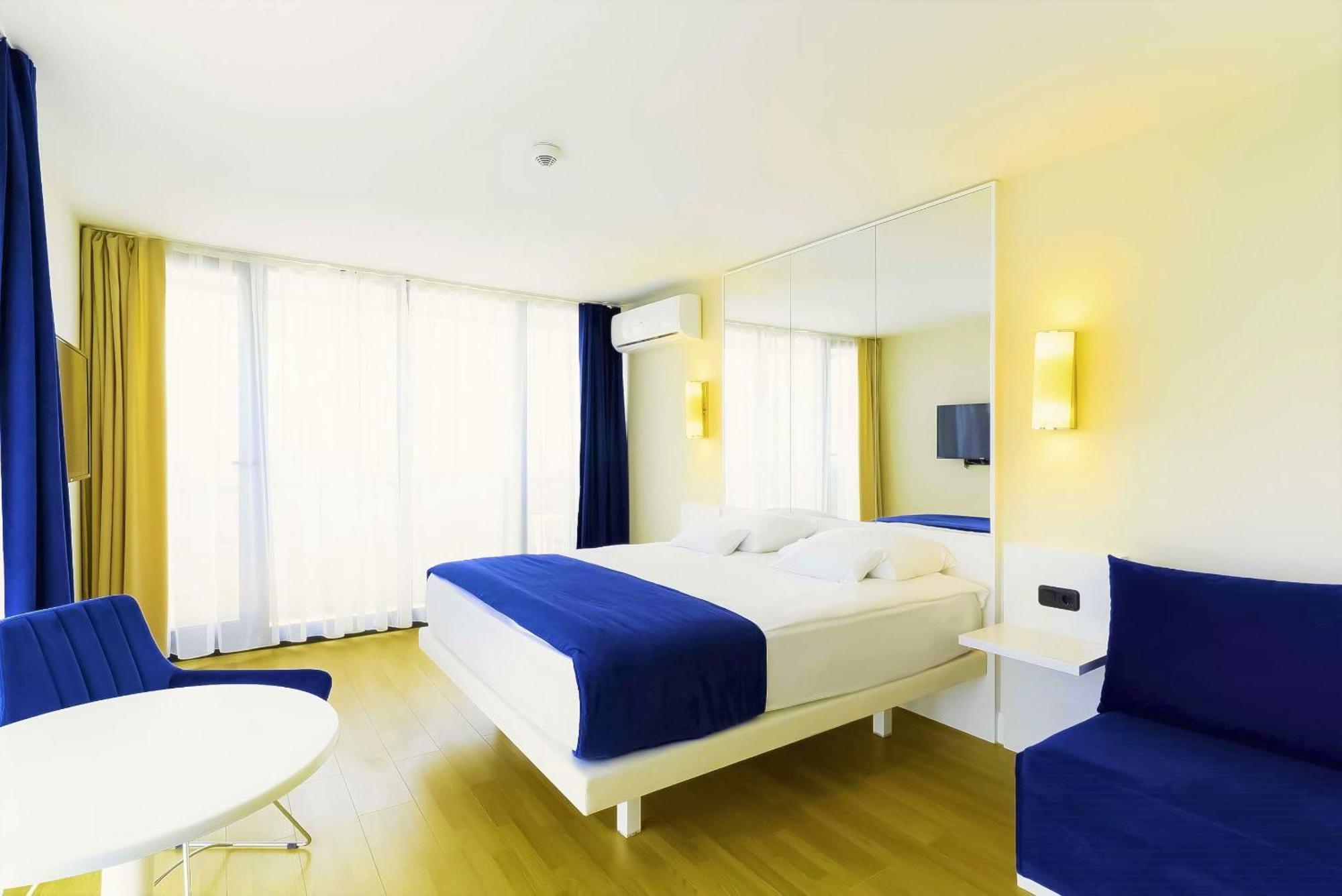 Relax And Unwind Premier Sea View Aparthotel In Батуми Екстериор снимка